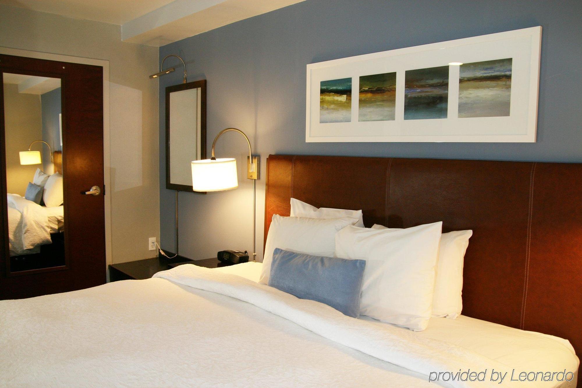 Hampton Inn Seaport Financial District Нью-Йорк Номер фото